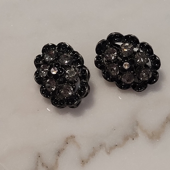 Clip On White and Black Crystal Earrings In Silver Inlay - Picture 3 of 6